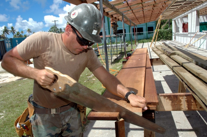 menuisier-PUGET VILLE-min_worker_construction_building_carpenter_male_job_build_helmet-893290